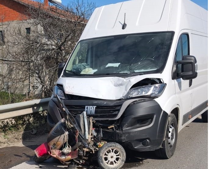 aa-20250313-37327646-37327644-samsunda-minibusun-carptigi-elektrikli-bisikletteki-surucu-oldu.jpg