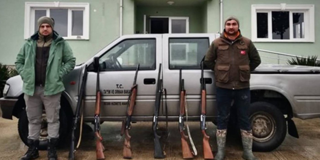 Yasak avlandıkları belirlenen 2 kişi yakalandı