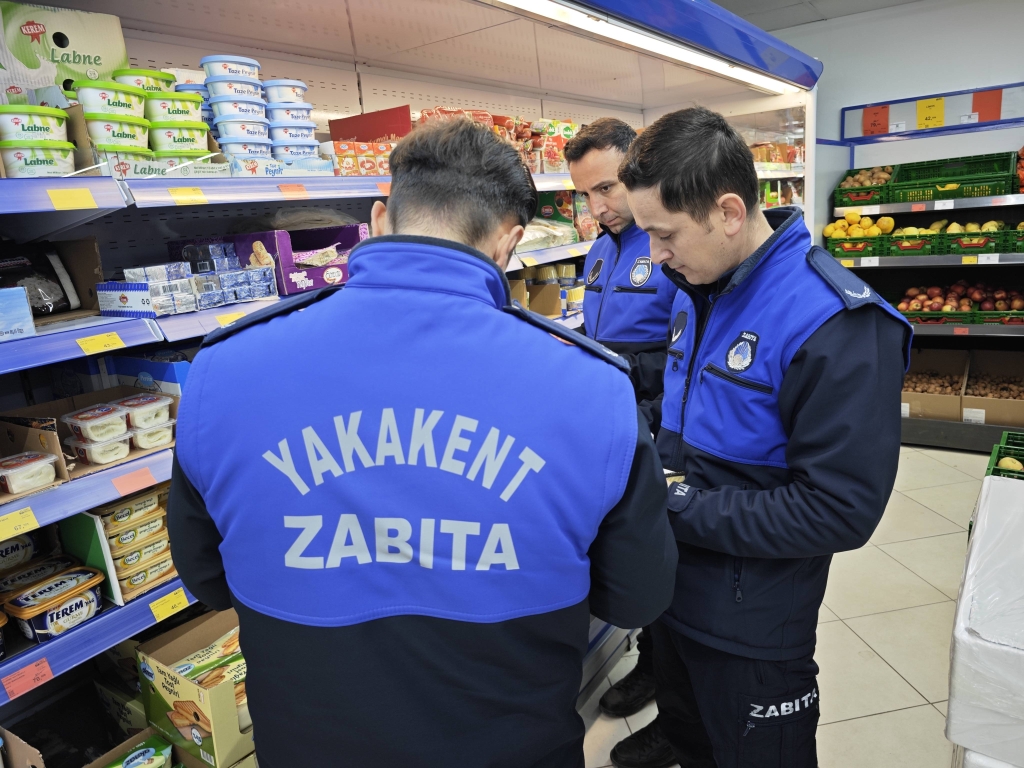 aa-20250324-37434555-37434554-yakakent-belediyesi-zabita-ekipleri-zincir-marketleri-denetledi-1.jpg