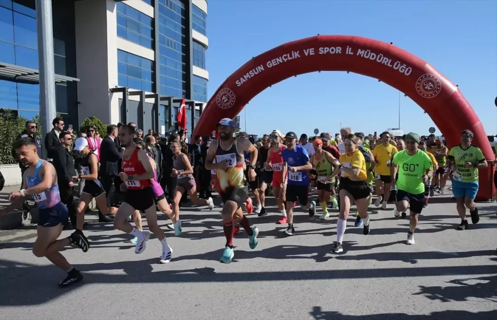 19 Mayıs Yarı Maratonu coşkuyla yapıldı