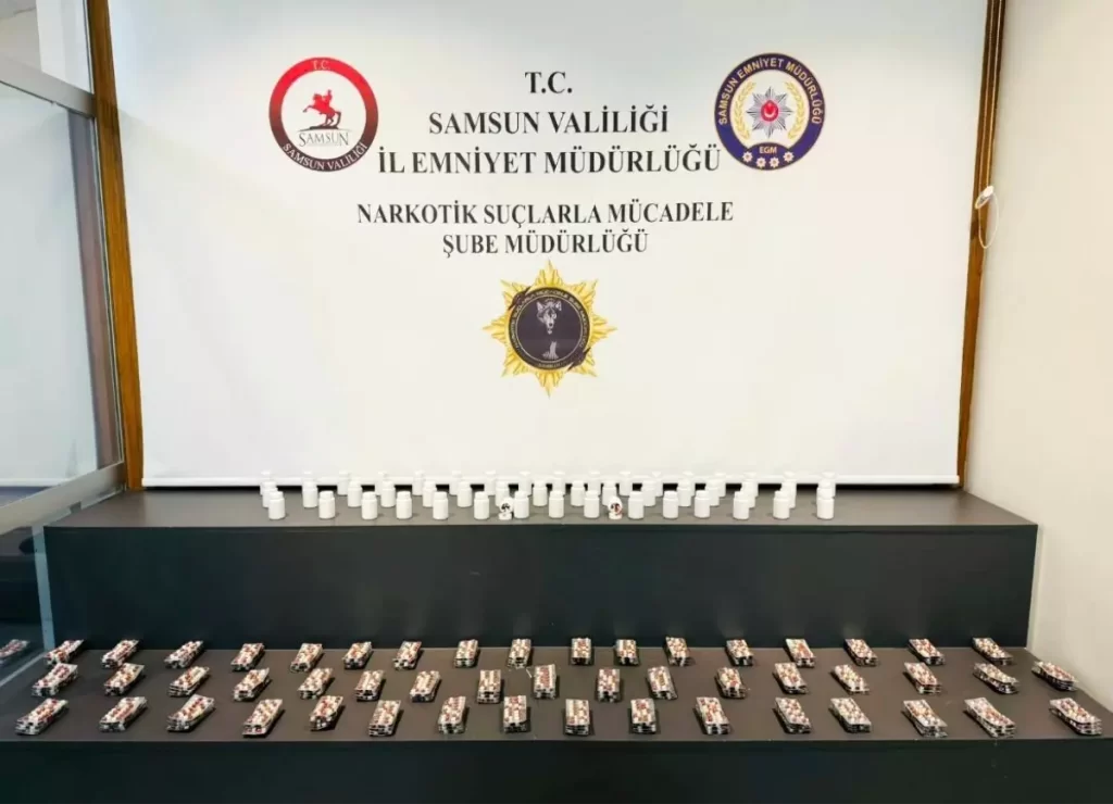 Samsun'da 5 Bin 600 Adet Sentetik Ecza Ele Geçirildi