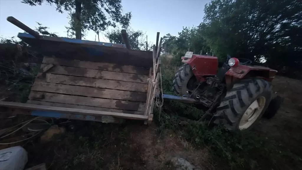 Samsun'da Traktör Devrildi, Sürücü Yaralandı