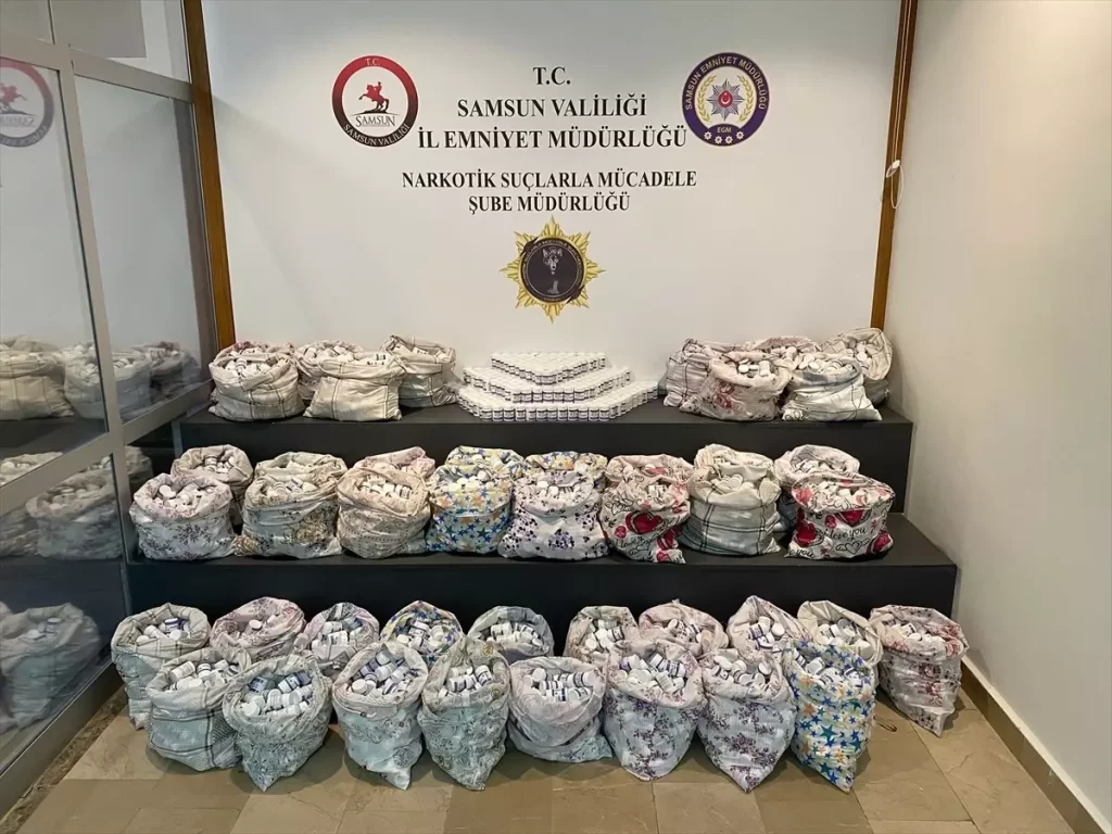 Samsun'da Yastık Kılıfında 265 Bin Sentetik Uyuşturucu Ele Geçirildi