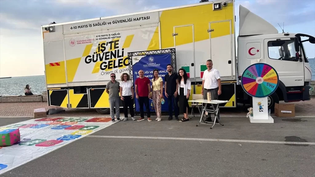 İş'te Güvenli Gelecek Tırı Samsun'da Vatandaşlarla Buluştu