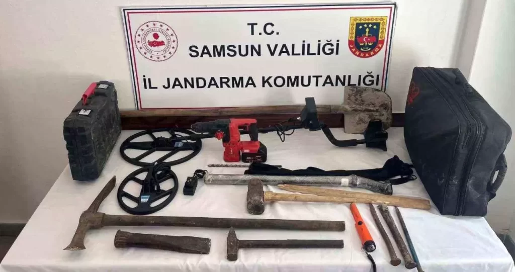 Samsun'da Kaçak Kazı Yapan 3 Kişi Suçüstü Yakalandı