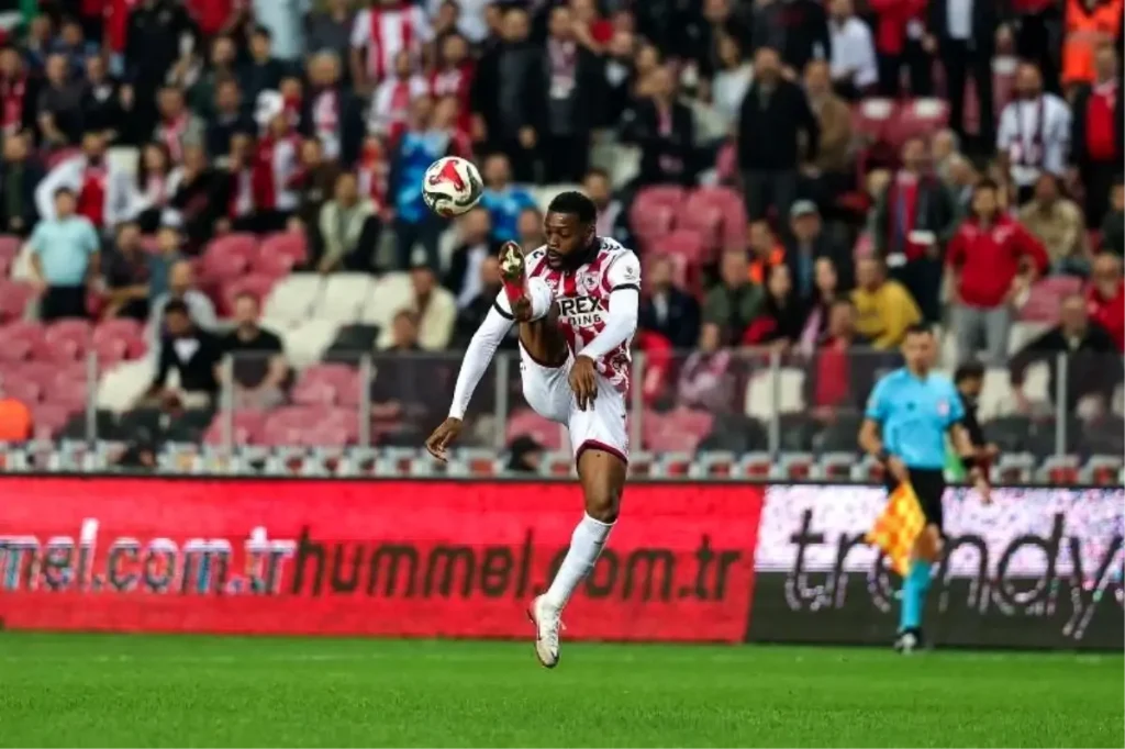 Samsunspor ve Fatih Karagümrük Karşılaşmasında İlk Yarı Sonucu: 0-1