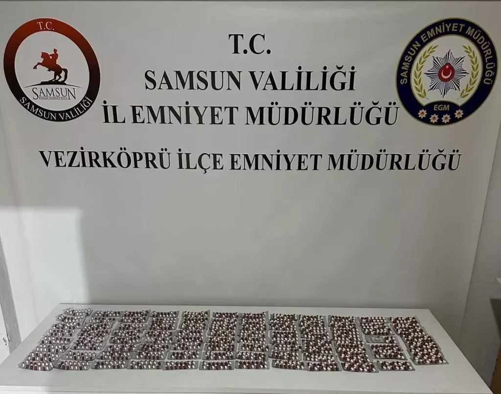 Samsun'da bir araçta 1308 sentetik uyuşturucu hap bulundu