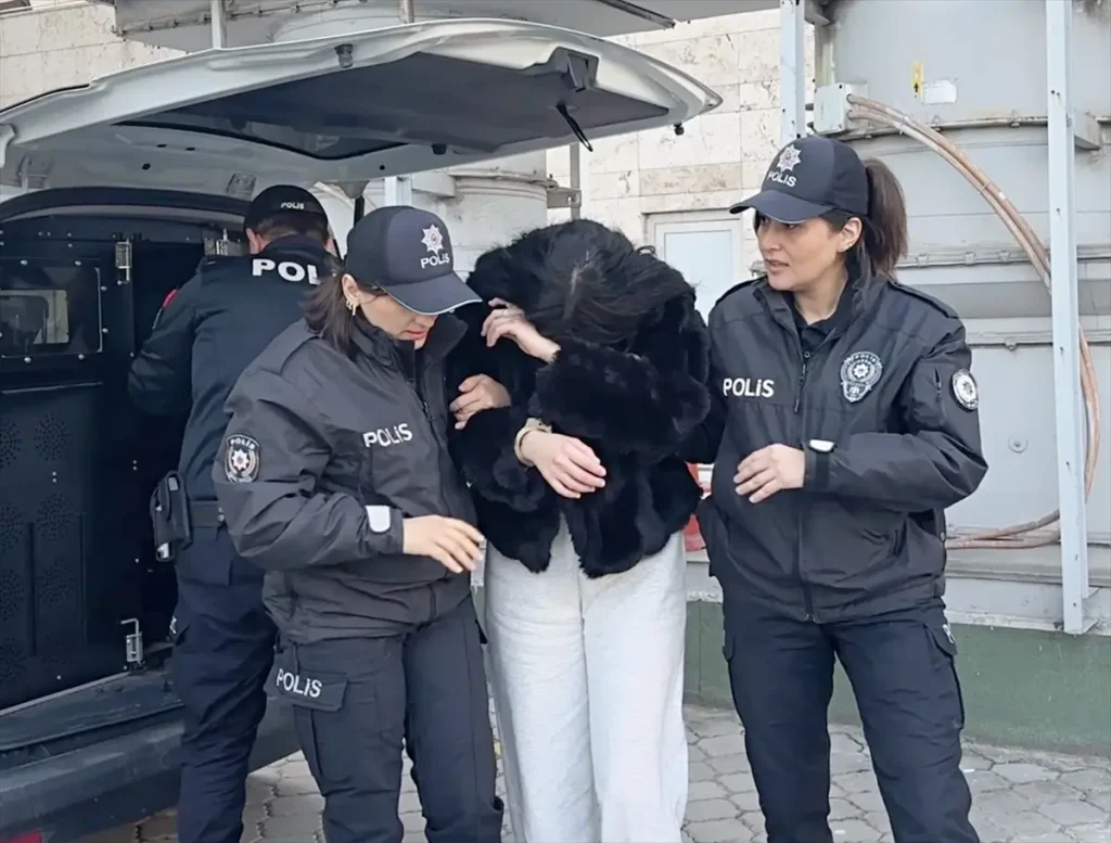 Sosyal medyada polis ve bekçilere hakarette bulunan kadın Samsun