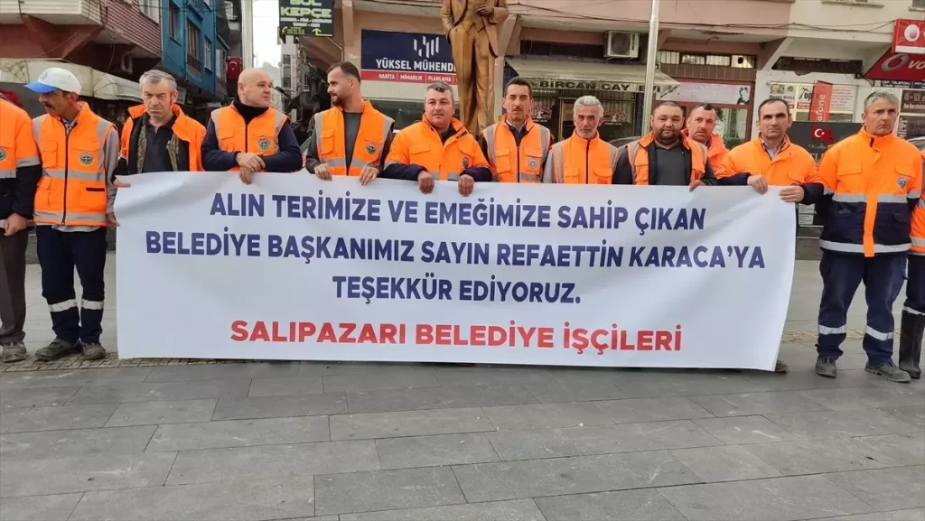 Salıpazarı Belediyesi çalışanlarından Belediye Başkanı Karaca