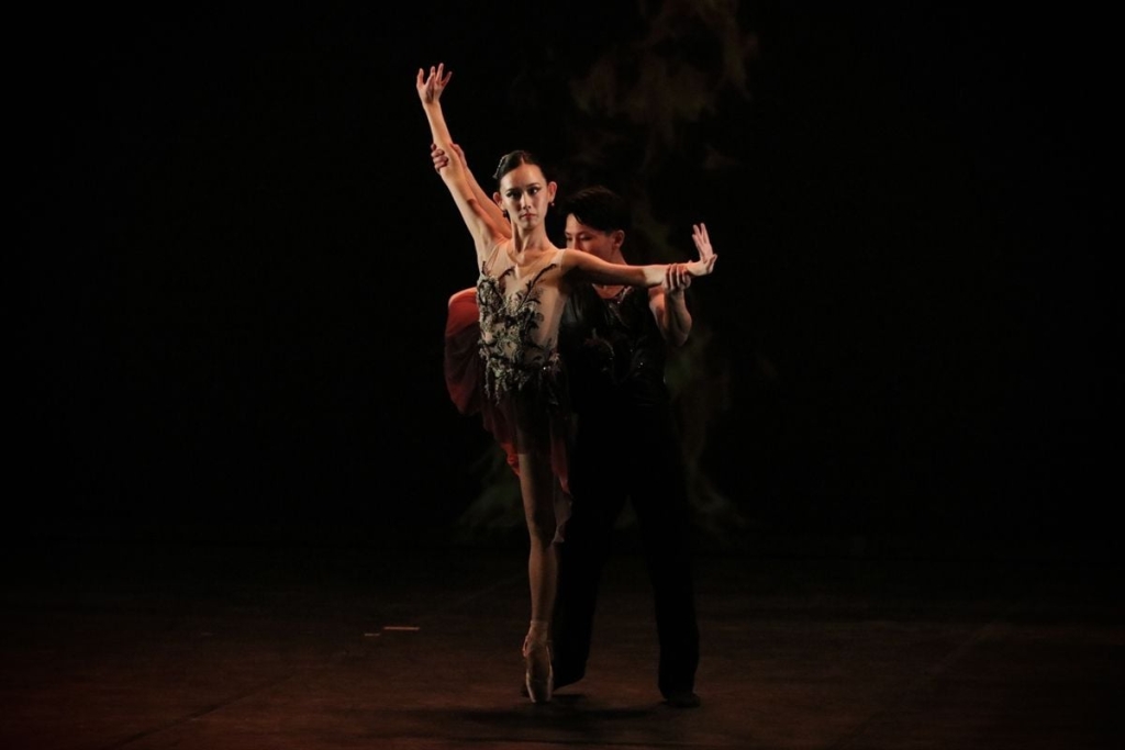 Bir çocuğun hayalden sahneye uzanan yolculuğunu anlatan 