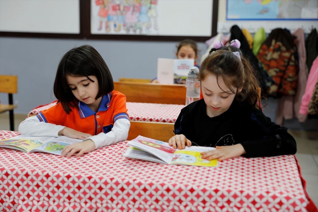 Birinci sınıf öğrencileri yazdıkları kitaplarla kültürlerini tanıyor