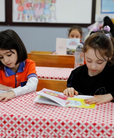 Birinci sınıf öğrencileri yazdıkları kitaplarla kültürlerini tanıyor