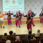 En değerli çocukların en özel günlerinde velilerin gösterisi alkış topladı