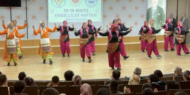 En değerli çocukların en özel günlerinde velilerin gösterisi alkış topladı