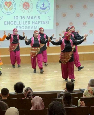 En değerli çocukların en özel günlerinde velilerin gösterisi alkış topladı