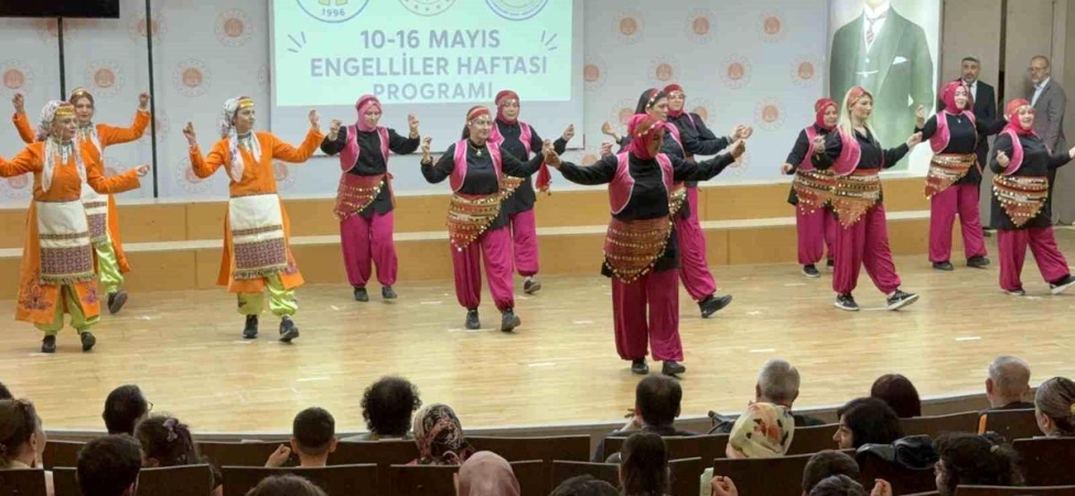 En değerli çocukların en özel günlerinde velilerin gösterisi alkış topladı