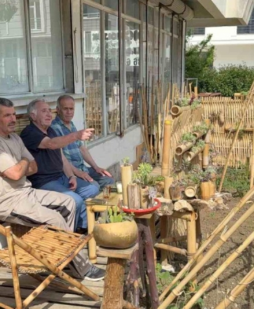27 yıllık sağlıkçı bambuyu sanat eserlerine dönüştürüyor