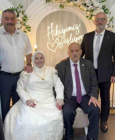52 yıl sonra hayallerine kavuştular: Kaçarak evlenen çift düğün yaptı