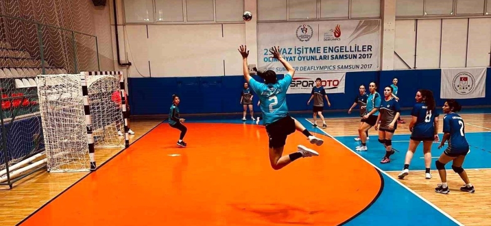 BUÜ Kadın hentbol takımı Türkiye şampiyonu oldu