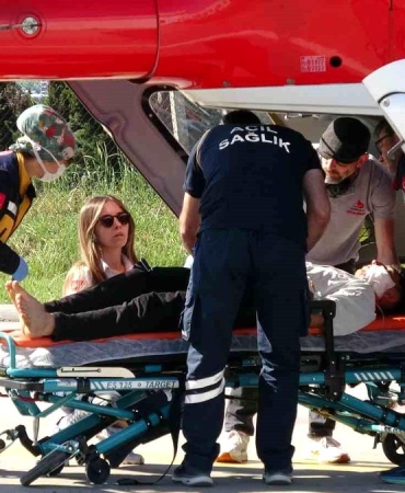 Baltayla odun keserken yaralanan çocuğun imdadına ambulans helikopter yetişti