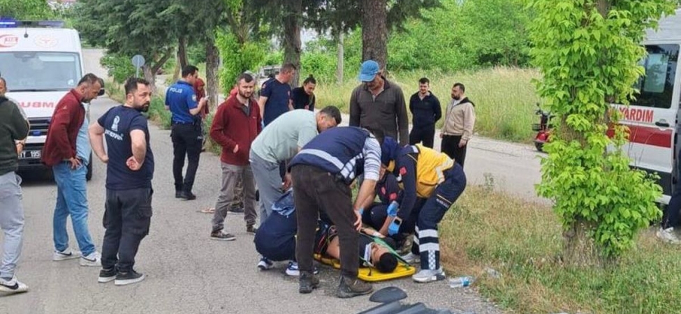 Kamyon ile kamyonet çarpıştı; 5 yaralı