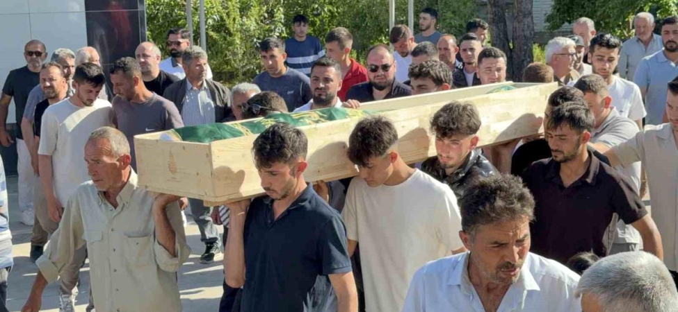 Lunapark faciasında ölen genç son yolculuğuna uğurlandı