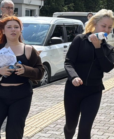 Sınava genç kalan 2 kız öğrencinin yıkıldığı an