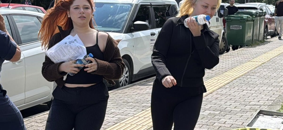 Sınava genç kalan 2 kız öğrencinin yıkıldığı an