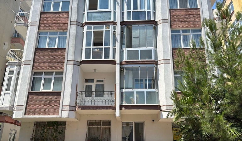 Ablasının cesedi ile 1 hafta aynı evde kalan engelli, hastaneye kaldırıldı