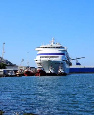 "Astoria Grande" kruvaziyeri 585 yolcusuyla Samsun Limanı'na demirledi