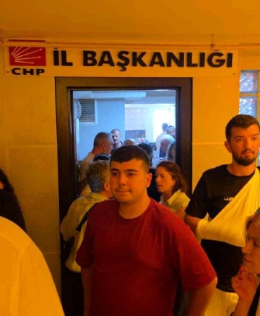 Görevden alınan CHP Samsun yönetimi il binasını boşalttı