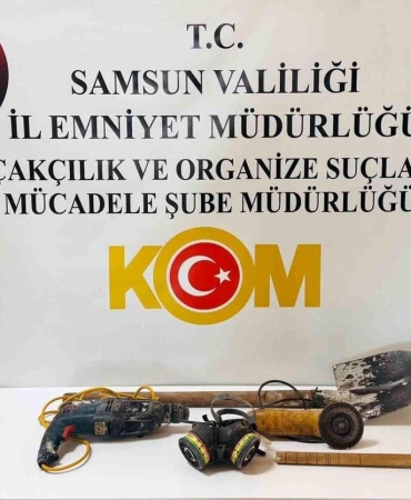 Halı altındaki gizli geçit kaçak kazıyı ortaya çıkardı