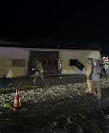 Kırıkkale’de yolcu otobüsü devrildi: 40 kişi hastaneye kaldırıldı