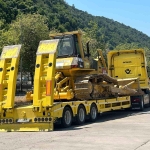 Motosiklet ile iş makinesi taşıyan tır çarpıştı: 1 yaralı