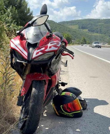 Motosiklet tıra arkadan çarptı: 2 yaralı