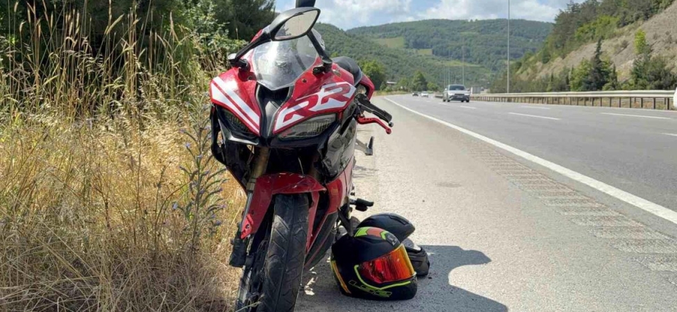 Motosiklet tıra arkadan çarptı: 2 yaralı