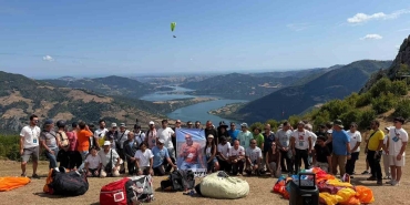 Paraşüt Pilotu Bayram Kurt İçin Anma Uçuşu