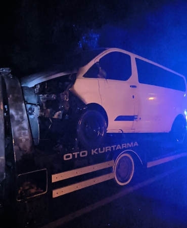 Samsun’da çekici ile üzerindeki kamyonet yandı