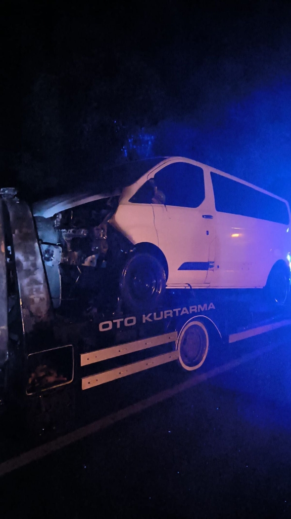 Samsun’da çekici ile üzerindeki kamyonet yandı