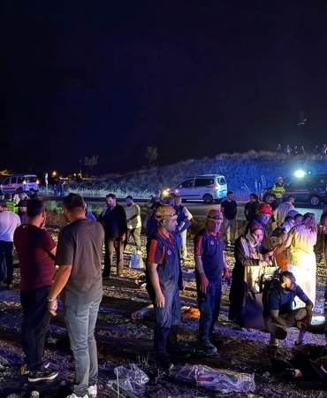 Şehirlerarası yolcu otobüsü şarampole devrildi, 10 kişi yaralandı