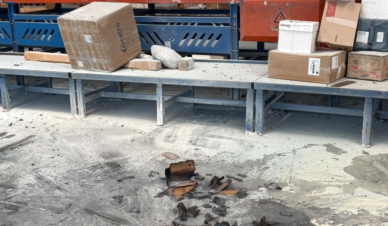 Sipariş Edilen Havai Fişeklerin İçindeki Kargo Kutusu Alev Aldı