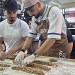 Tezgahın başına geçen Sefo
