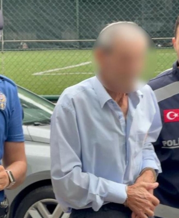 Tramvayda hayasızca harekette bulunan yaşlı adama gözaltı