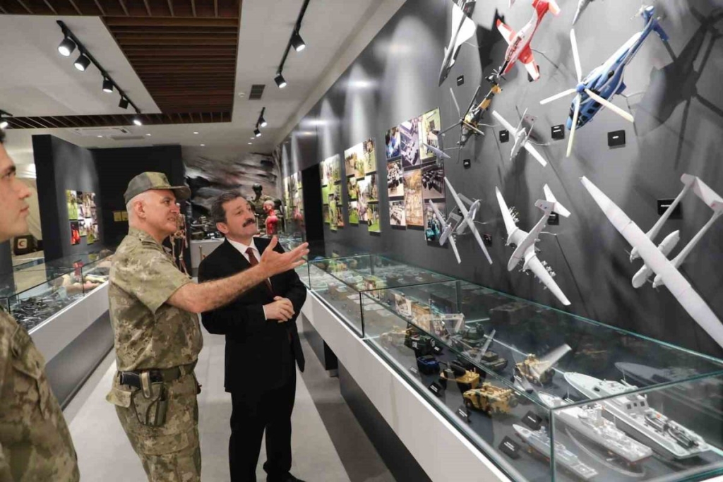 Vali Tavlı, askeri eğitim alanlarını inceledi