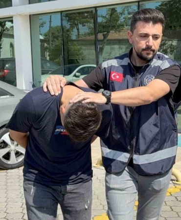 Akülü arabada uyuşturucu: 705 gram metamfetamin ele geçirildi