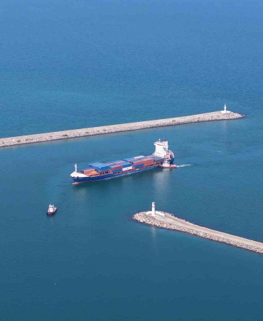 Dronla vurulan Türk gemisi Samsun’da