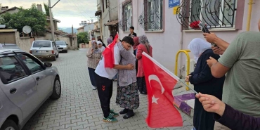 Dünya üçüncüsü milli güreşçi, baba ocağında coşkuyla karşılandı