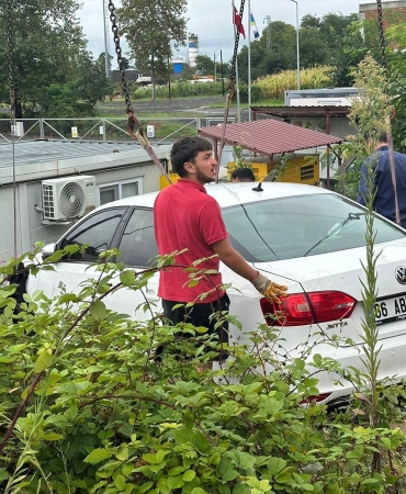 El Freni Unutulan Araç Doğal Gaz Tesisine Girdi