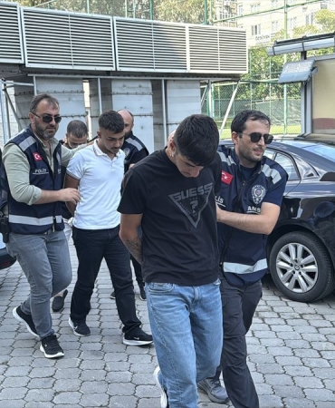 Kırtasiyeciyi darbeden 6 şüpheliden 4