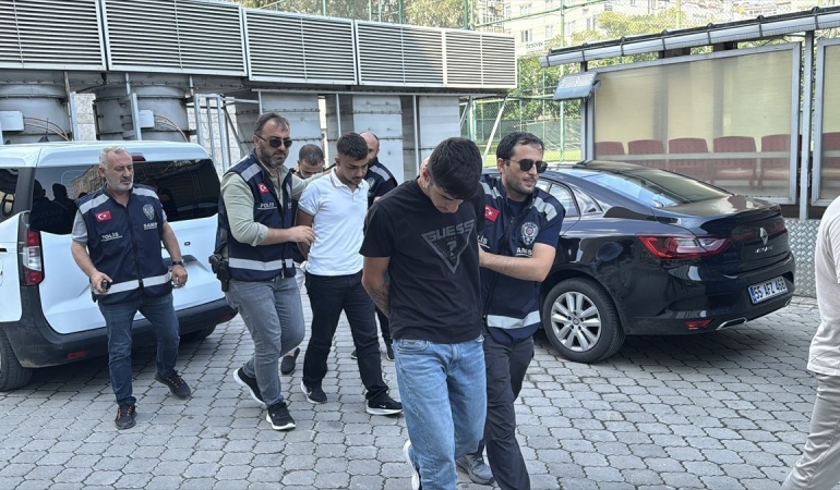 Kırtasiyeciyi darbeden 6 şüpheliden 4